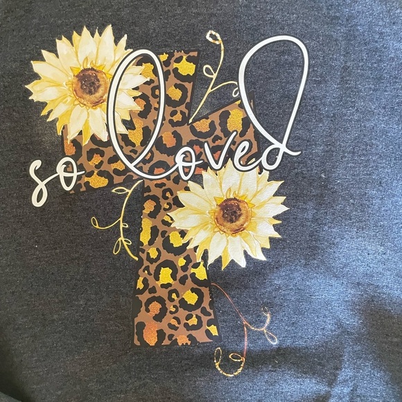 Gildan Other - New Crew neck Sweatshirt Girl's Gildan Small 6/8 So Loved Cross Sunflowers‎